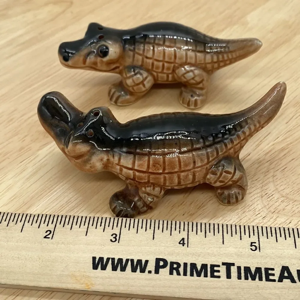 Vintage Elvin Crocodile Salt and Pepper Shakers Ceramic Hand Painted